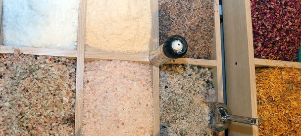 ヒマラヤの塩スパイス店、食品の販売 - 写真・画像