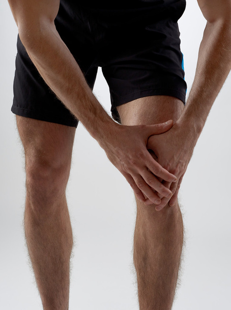 膝の痛み、灰色背景 - 写真・画像