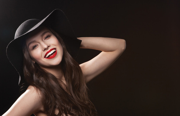 beautiful woman in stylish hat - Foto, afbeelding