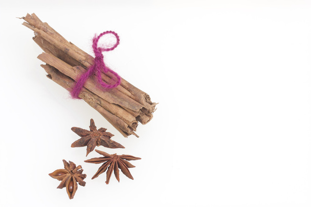 Oriental spices: cinnamon and anise - Fotografie, Obrázek