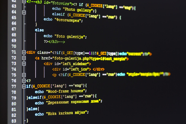 weboldal fejlesztés - programozási kód a számítógép képernyőjén - Fotó, kép