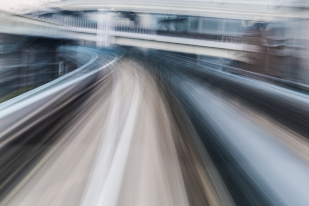 Bewegungsunschärfe von Zug beim Einfahren in Tunnel - Foto, Bild