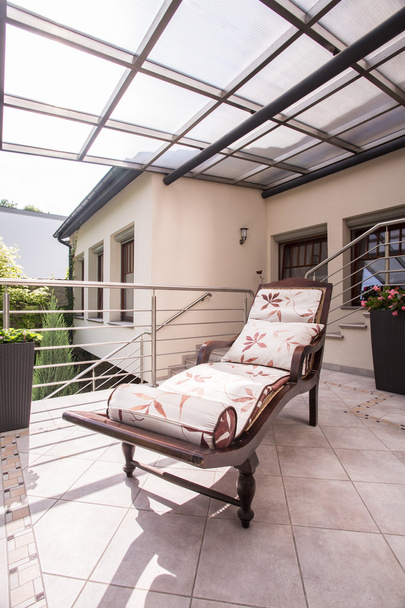 Deck chair on luxury verandah - Foto, Imagem