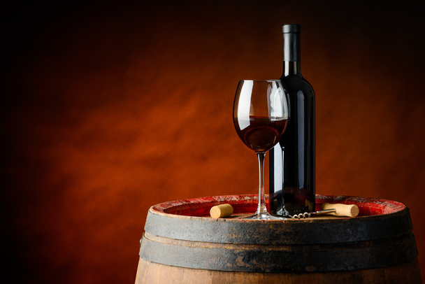 Bottle and Glass of Red Wine - Zdjęcie, obraz