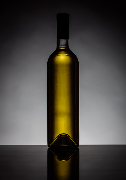 White wine bottle - Фото, изображение