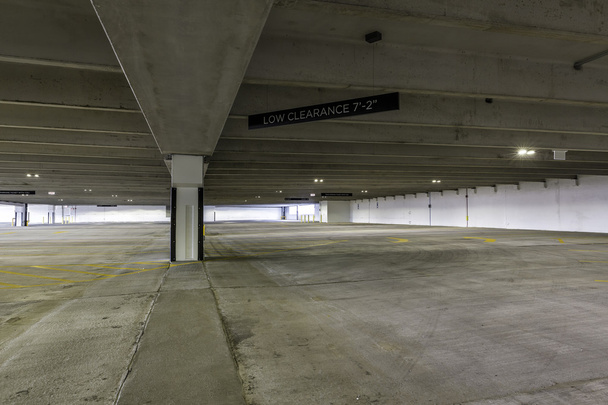 Estacionamiento vacío garaje
 - Foto, Imagen