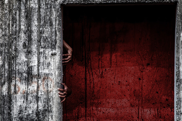 怖い放棄された血壁と幽霊の手来る o ビル - 写真・画像