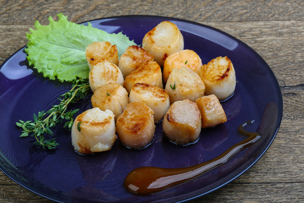 pétoncles cuits au four avec sauce
 - Photo, image