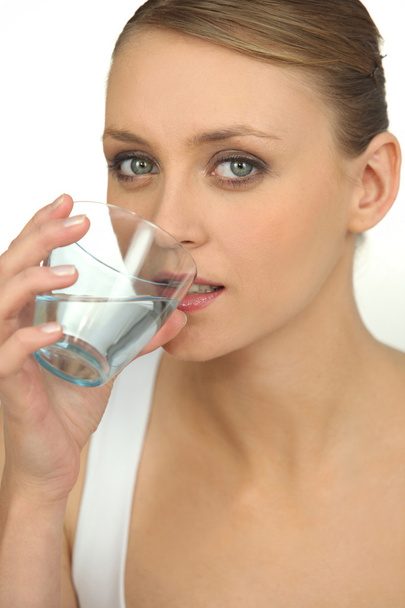 Blond drinking glass of water - Фото, зображення
