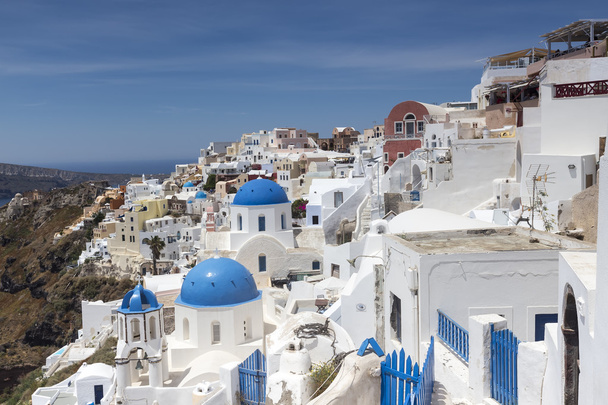 Sininen kupoli kirkot Caldera klo Oia Kreikan saarella
 - Valokuva, kuva