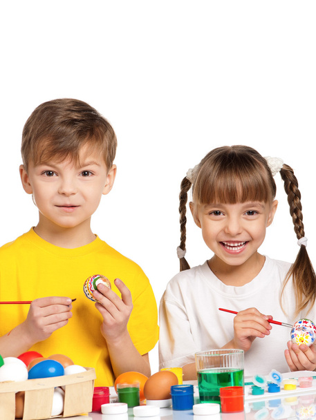 Kinder mit Ostereiern - Foto, Bild