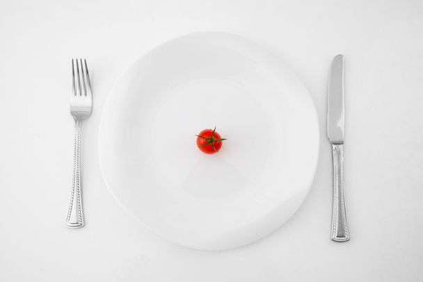 tomato on a plate - Fotoğraf, Görsel