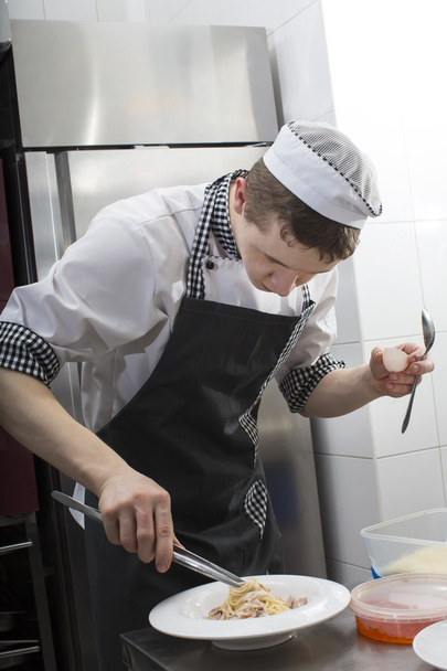 Šéfkuchař připravuje jídlo - Fotografie, Obrázek