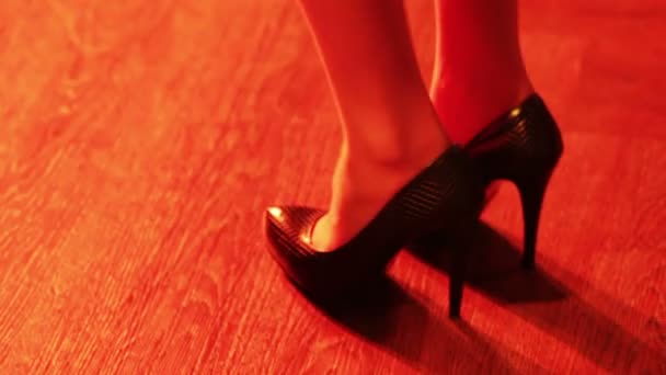 Dancing feet on banket - Кадри, відео