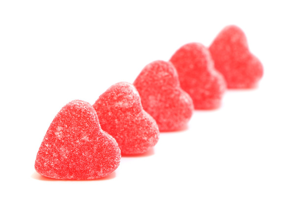 Red Jelly Hearts απομονώνονται σε λευκό φόντο  - Φωτογραφία, εικόνα
