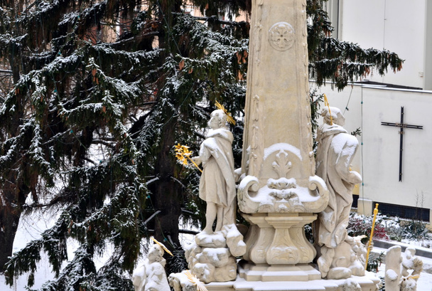 Colonna della peste barocca in inverno. Tema religioso
. - Foto, immagini