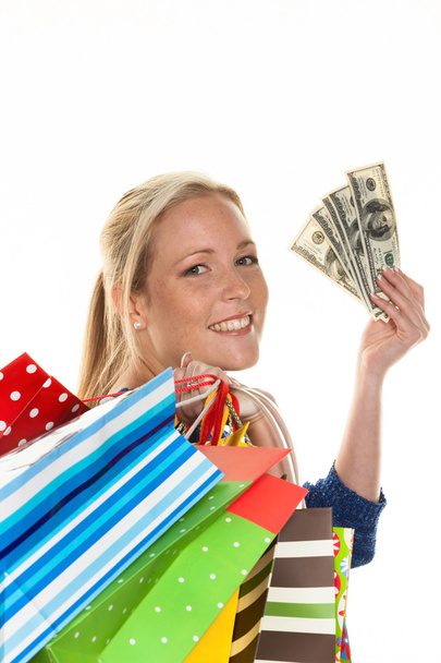 Mujer con bolsas de compras durante las compras
 - Foto, imagen