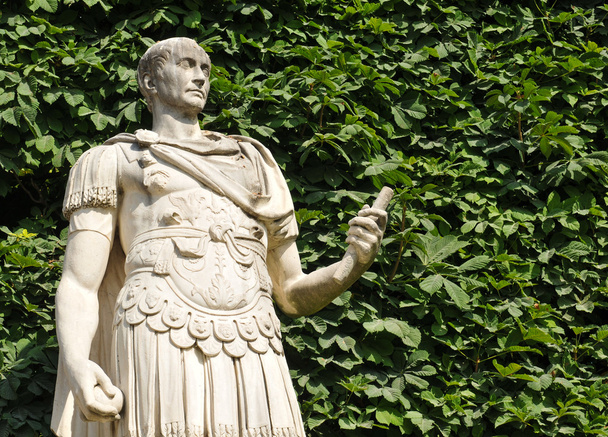 Статуя Юлия Цезаря
 - Фото, изображение