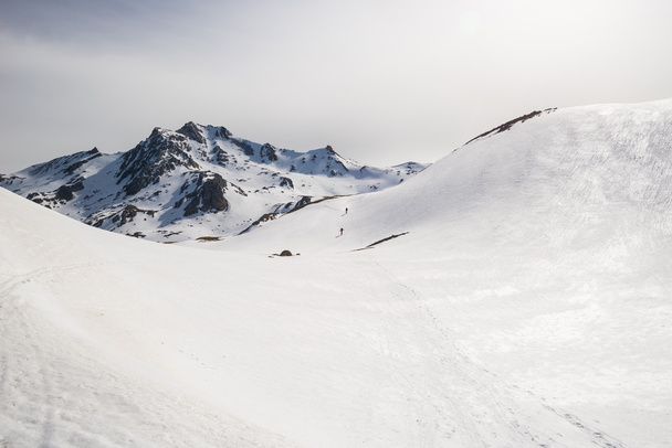 Alpinisme naar de bergtop - Foto, afbeelding