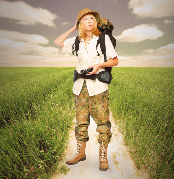 Jeune explorateur avec sac à dos
 - Photo, image