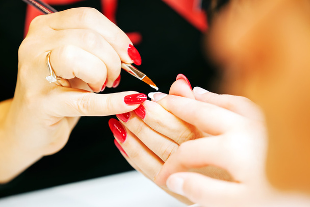 Woman in a nail salon - Foto, Imagen