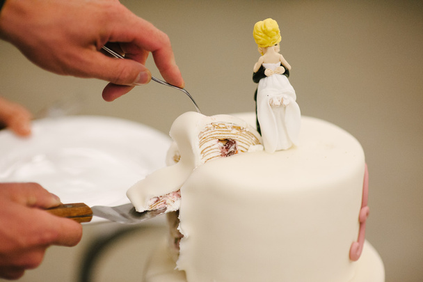 Нарезание торта
 - Фото, изображение