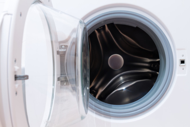 Máquina de lavar roupa aberta
 - Foto, Imagem