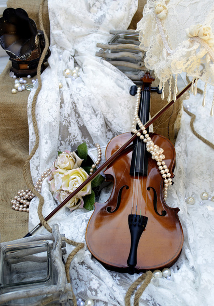 Στολισμός Εκκλησίας με vintage βιολί - Φωτογραφία, εικόνα