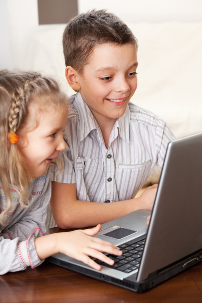 Children with laptop - Foto, imagen