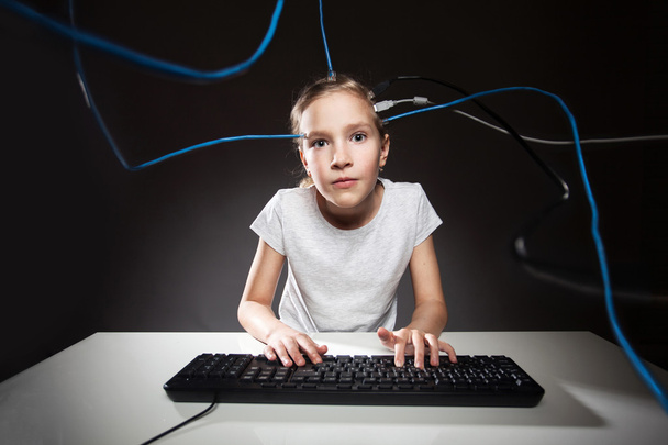 Child looking at a computer - Fotó, kép