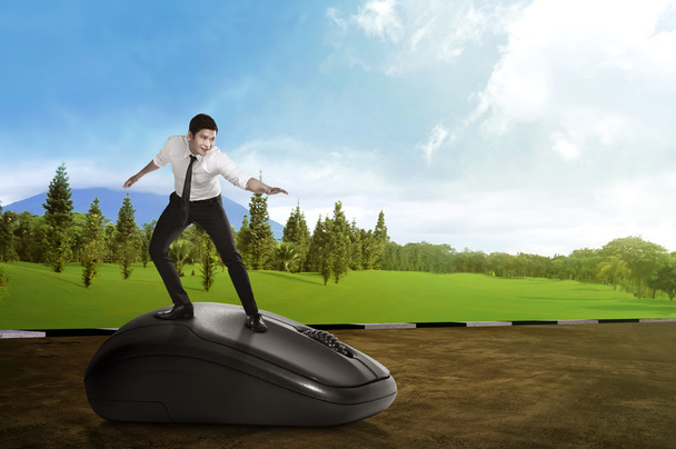 Asian businessman surfing with computer mouse - Fotografie, Obrázek