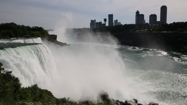 Uitzicht op de Niagara Falls en Niagara rivier - Video
