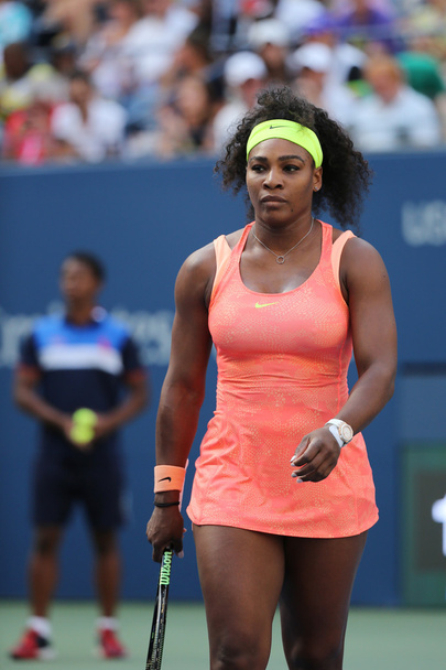 Twenty one times Grand Slam champion Serena Williams in action during her round four match at US Open 2015 - Foto, immagini