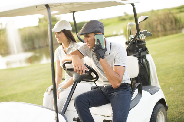 Paar am Golfcart - Foto, Bild