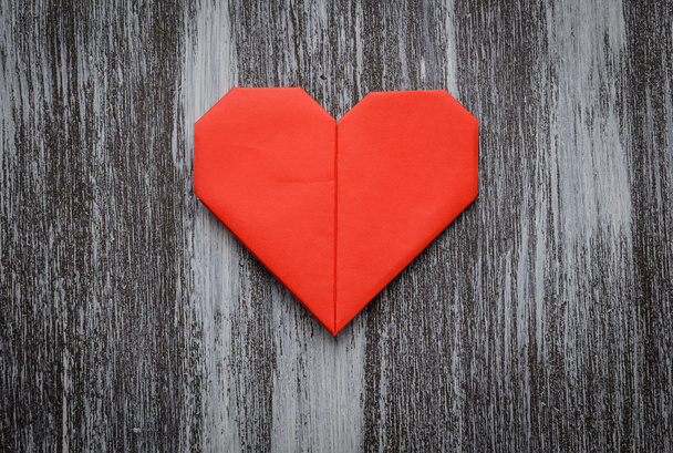 Valentine greeting paper folded origami love heart on wooden bac - Φωτογραφία, εικόνα
