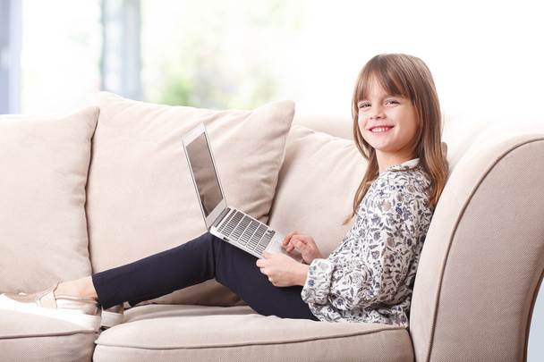 little girl using laptop - Foto, immagini