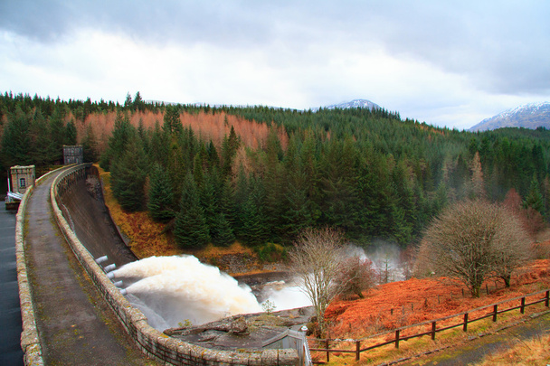 スコットランドのハイランド ・ ラガン ・ ダム - 写真・画像