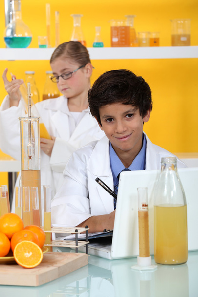 Children in the laboratory - Фото, изображение