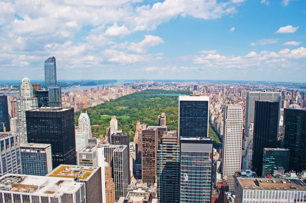 Νέα Υόρκη, Ηνωμένες Πολιτείες της Αμερικής: στον ορίζοντα της πόλης με το Central Park από την κορυφή του βράχου, στο κατάστρωμα παρατήρησης από το Rockefeller Center  - Φωτογραφία, εικόνα