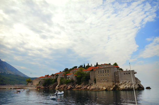 Sveti Stefan Adası denizin Budva, Karadağ için her bakıldığında - Fotoğraf, Görsel