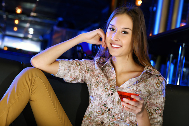 Attractive woman in night club with a drink - Zdjęcie, obraz