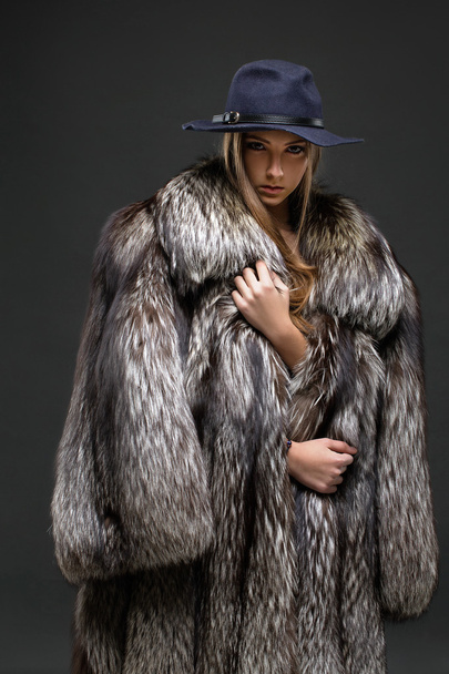 Portrait of a seductive lady in fur coat - Foto, immagini