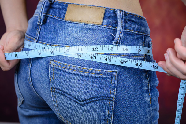 kot giyen ince kadın vücut, ölçme - Fotoğraf, Görsel