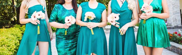 demoiselle d'honneur en robe turquoise
 - Photo, image