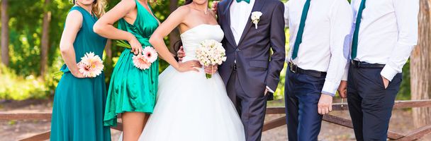 Hochzeitspaar, Trauzeuge und Brautjungfer - Foto, Bild