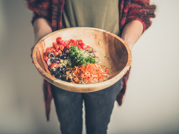 Young woman with salad bowl - Foto, Bild