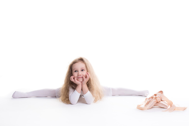 Ballerina splits. Girl doing gymnastic split. - Foto, Bild