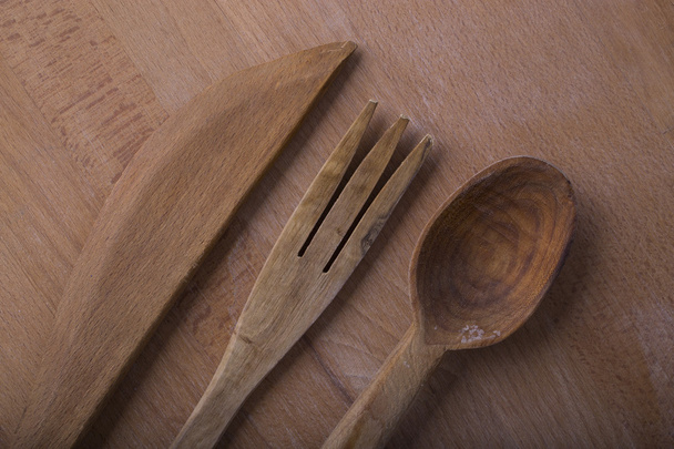 garfos, colheres e facas de madeira
 - Foto, Imagem