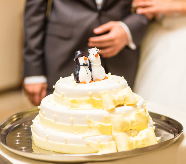 свадебный торт с фигурками пингвинов
 - Фото, изображение