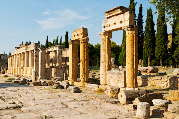  anatolia pamukkale vecchio tempio romano
  - Foto, immagini